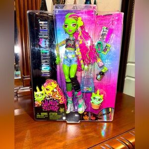 NIB Monster High Venus McFlytrap Doll